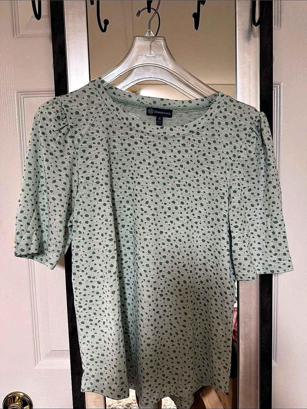 Democracy Polka Dot Short Sleeve Top in Green & White Size Medium